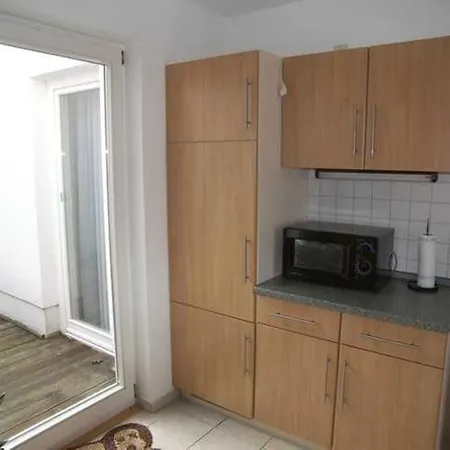 Lindenstra_e Apartment *